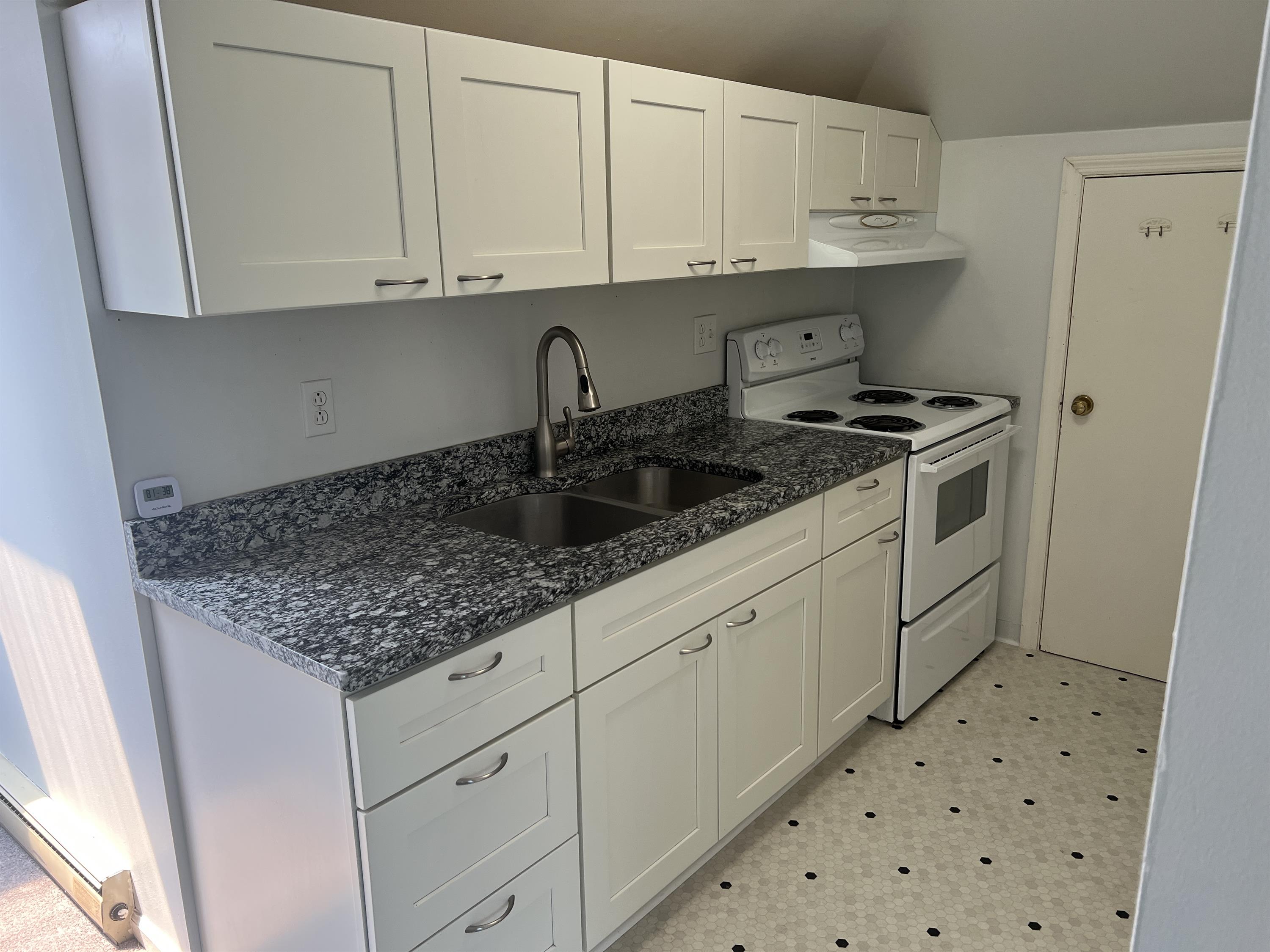 220 Loraine Ave - 5